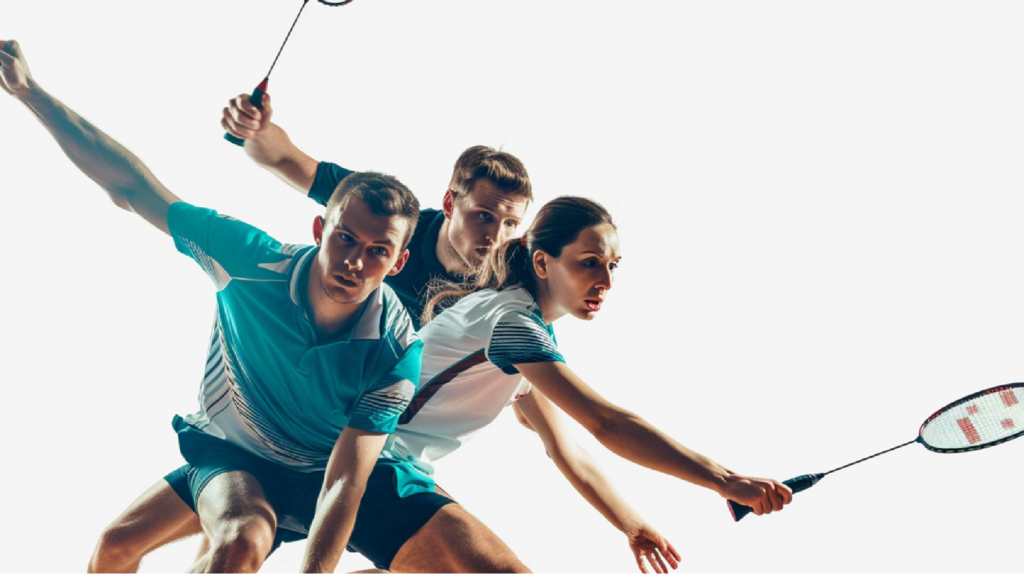 3 personas practicando deporte