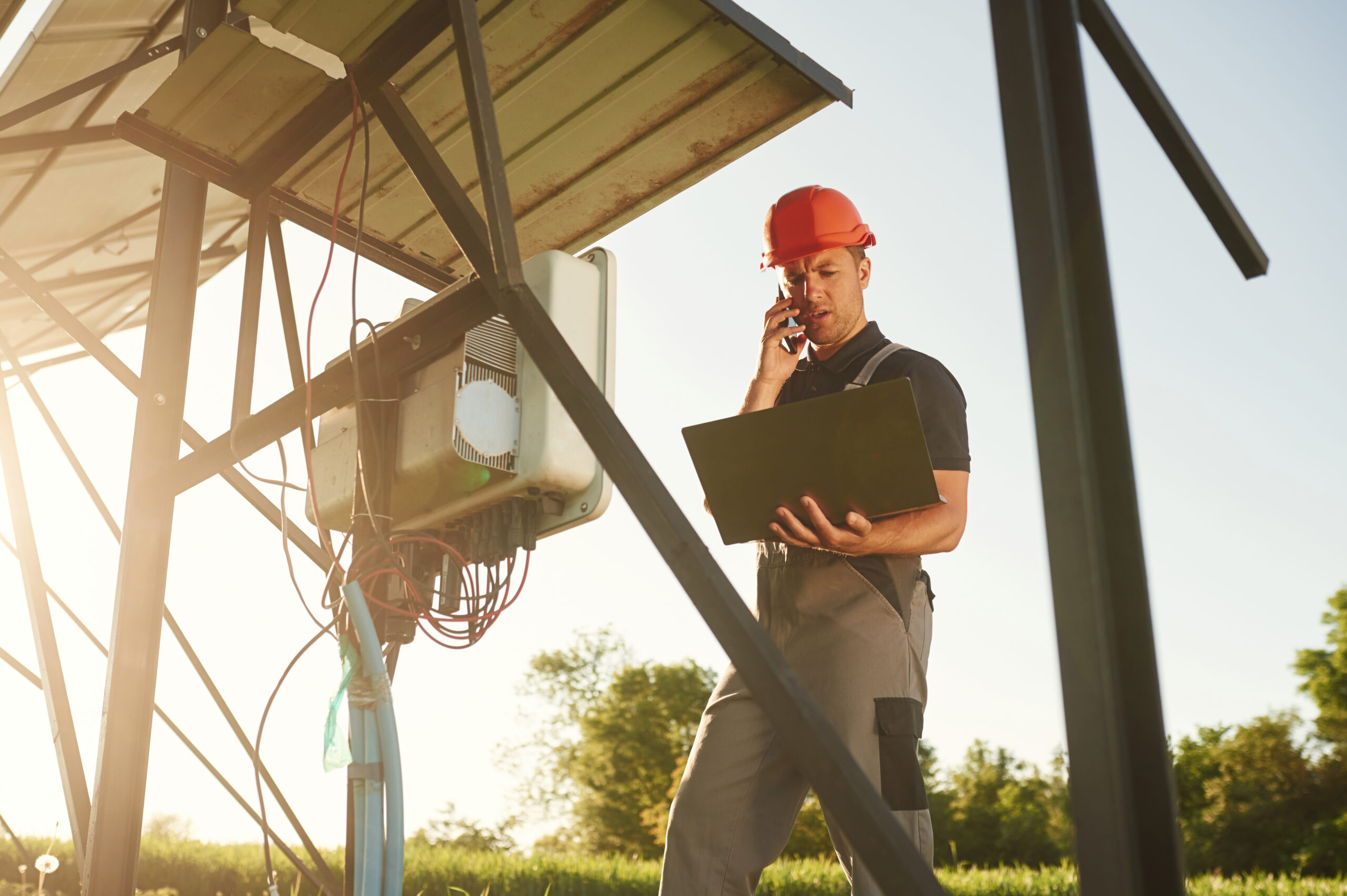 Imagen de trabajador en electricidad